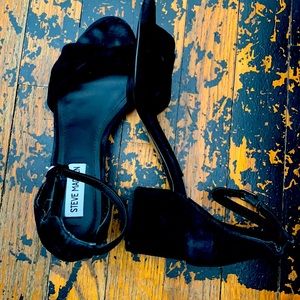 Steve Madden velvet heel